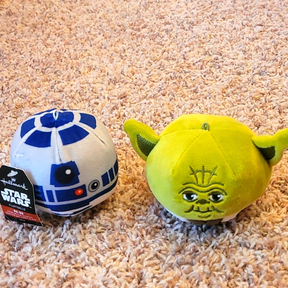 2 Hallmark Star Wars Fluffballs